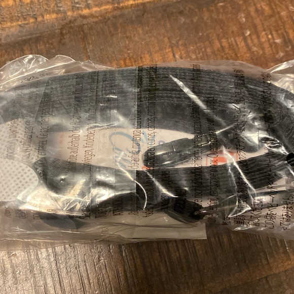 NWT Lug 1 inch Black Strap - Picture 2 of 2